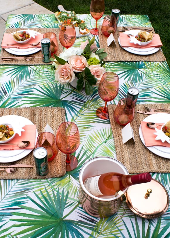 Here's a look at a recent backyard dinner party I hosted. I'm sharing 5 simple if you're wondering how to host a backyard dinner party in your space. 