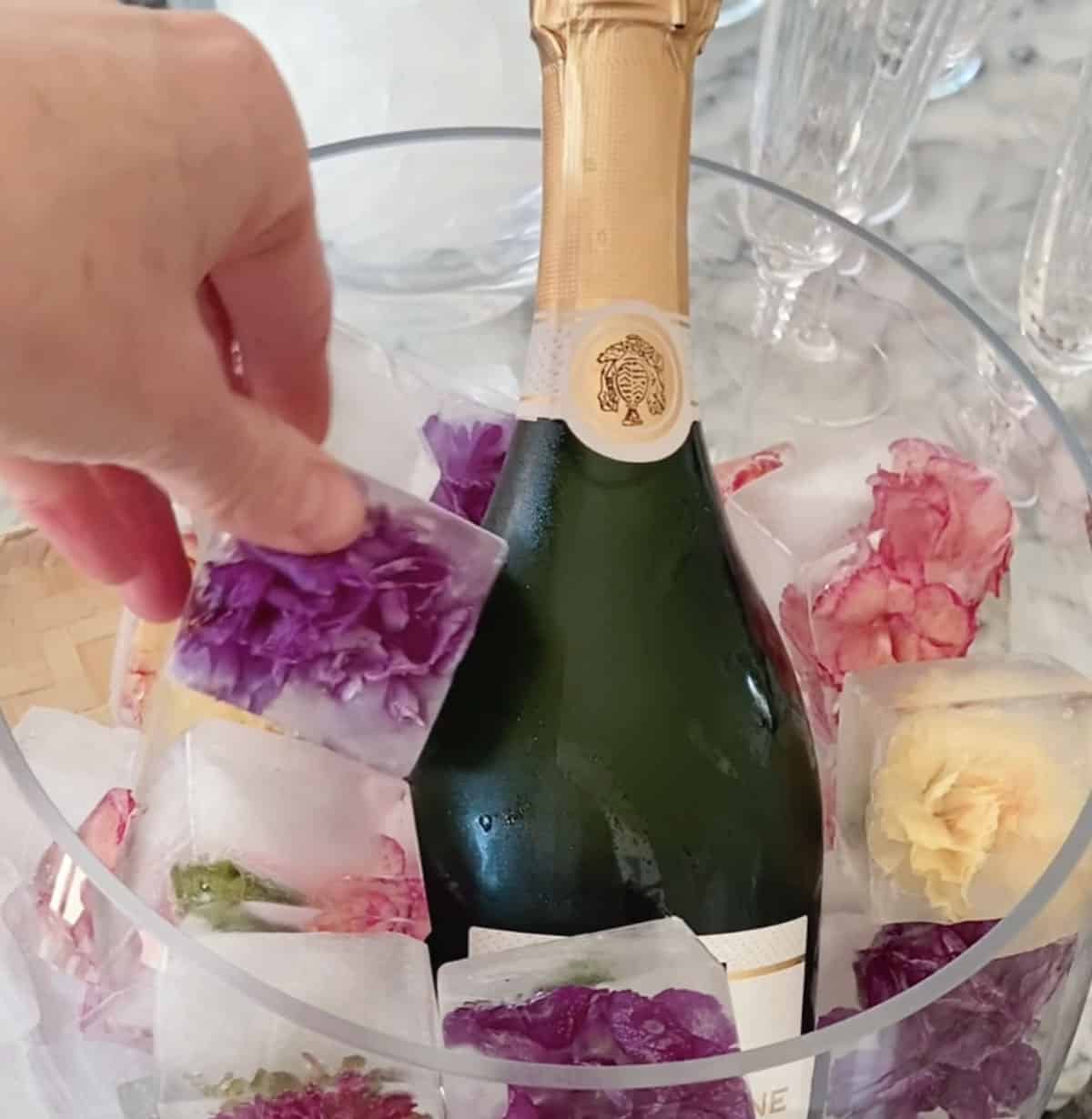 Flower ice cubes for chilling wine